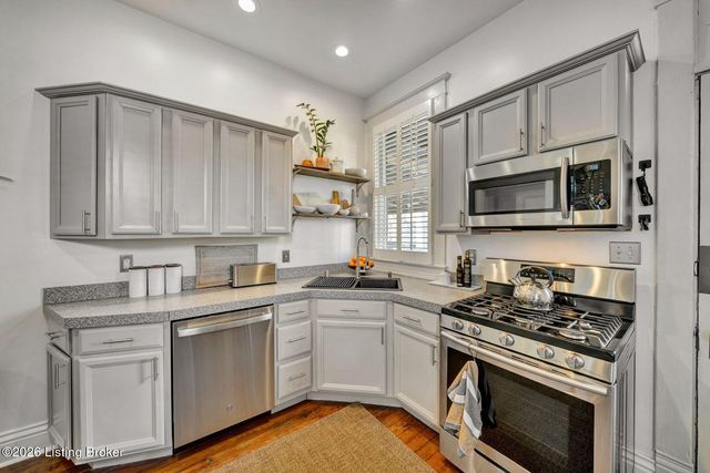 211 E Oak St, Louisville, KY 40203