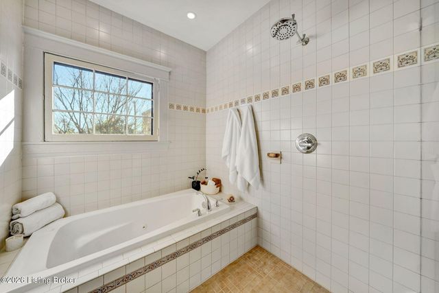 211 E Oak St, Louisville, KY 40203