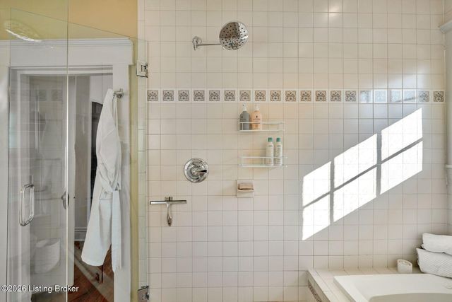 211 E Oak St, Louisville, KY 40203