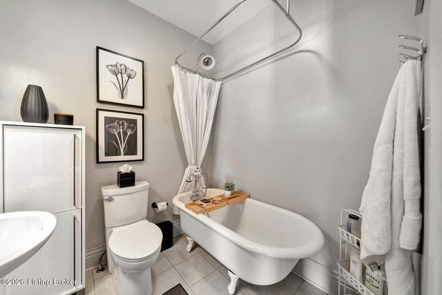 211 E Oak St, Louisville, KY 40203