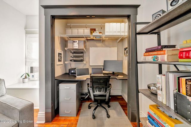 211 E Oak St, Louisville, KY 40203