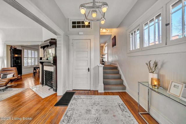 211 E Oak St, Louisville, KY 40203