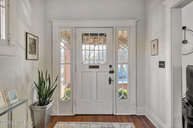 211 E Oak St, Louisville, KY 40203