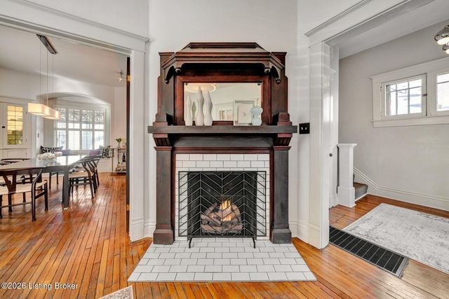 211 E Oak St, Louisville, KY 40203