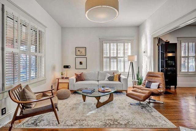 211 E Oak St, Louisville, KY 40203