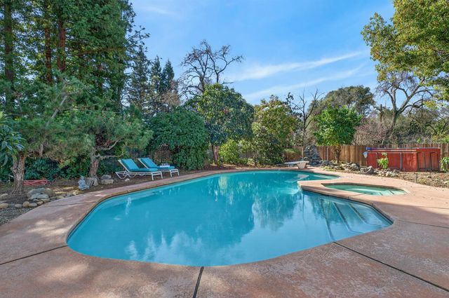 5424 Valhalla Dr, Carmichael, CA 95608