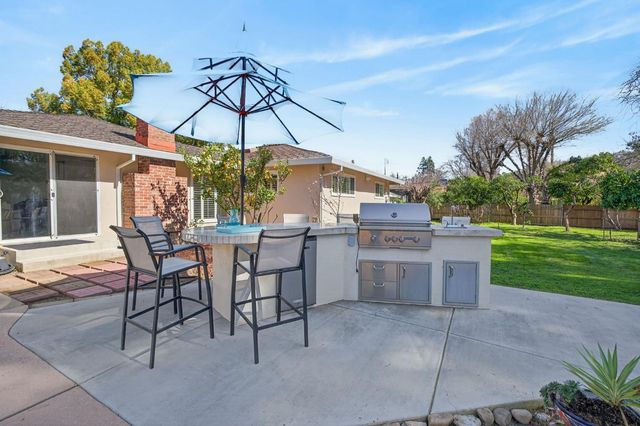 5424 Valhalla Dr, Carmichael, CA 95608