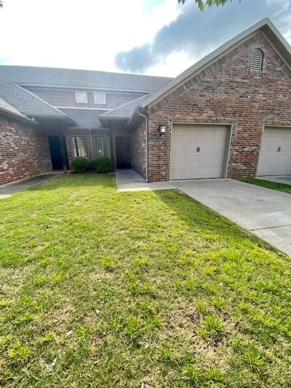 3170 W Montrail Place, Fayetteville, AR 72704
