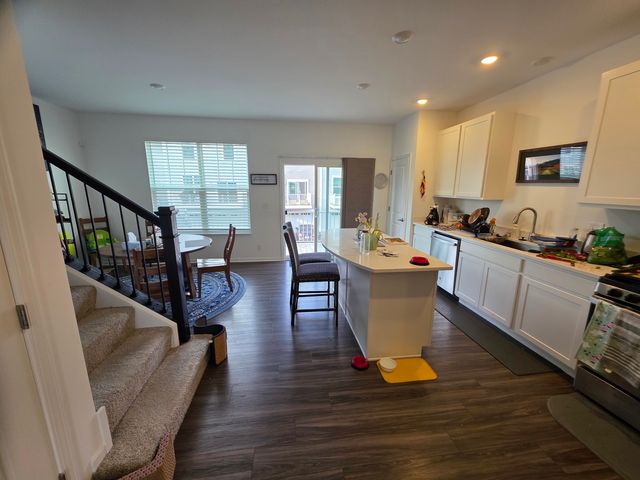 1033 Atterberg Road, South Elgin, IL 60177