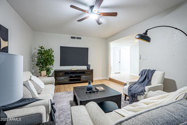 1123 W MENDOZA Avenue, Mesa, AZ 85210