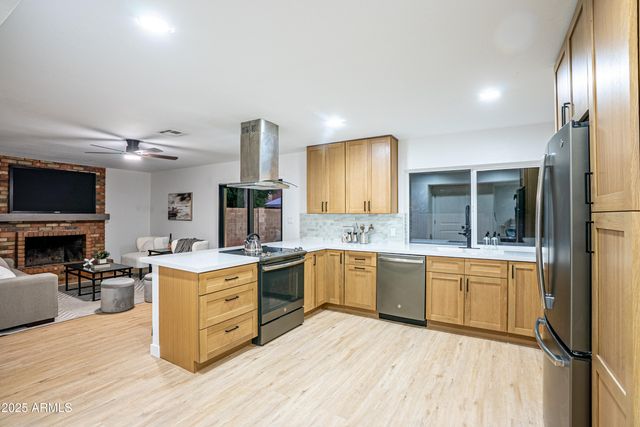 1123 W MENDOZA Avenue, Mesa, AZ 85210