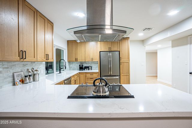 1123 W MENDOZA Avenue, Mesa, AZ 85210