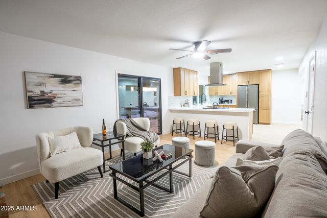 1123 W MENDOZA Avenue, Mesa, AZ 85210