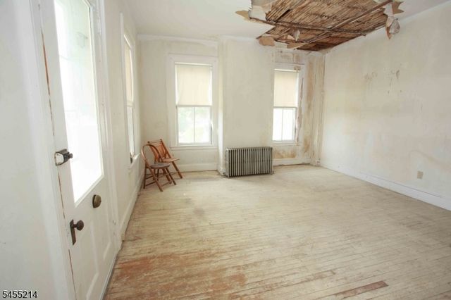 8 High St, Stanhope Boro, NJ 07874