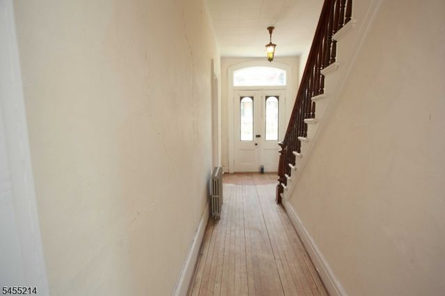 8 High St, Stanhope Boro, NJ 07874