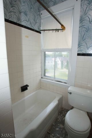 8 High St, Stanhope Boro, NJ 07874