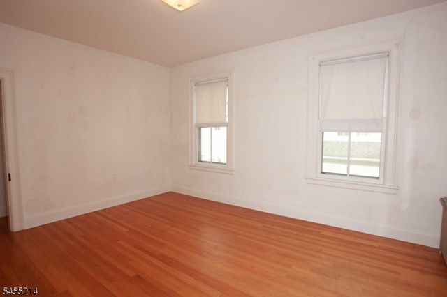 8 High St, Stanhope Boro, NJ 07874