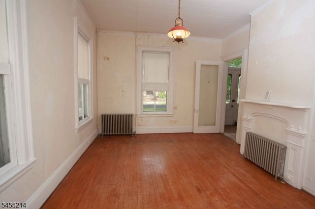 8 High St, Stanhope Boro, NJ 07874