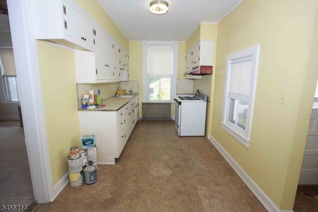 8 High St, Stanhope Boro, NJ 07874
