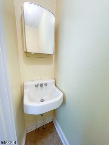 8 High St, Stanhope Boro, NJ 07874