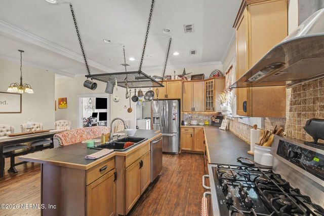320 E 9TH Street, Jacksonville, FL 32206