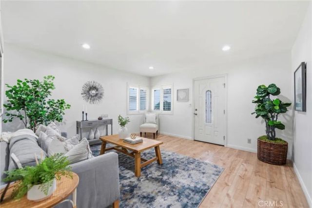 11736 215th Street, Lakewood, CA 90715