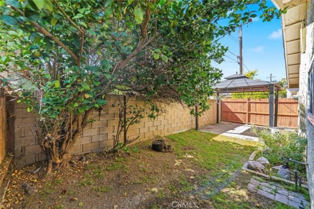 11736 215th Street, Lakewood, CA 90715