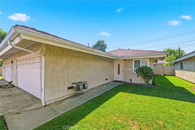 11736 215th Street, Lakewood, CA 90715