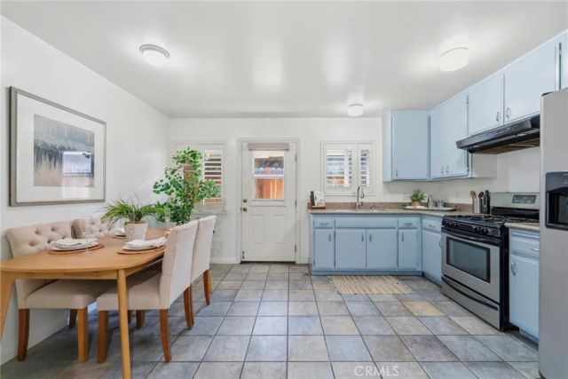 11736 215th Street, Lakewood, CA 90715