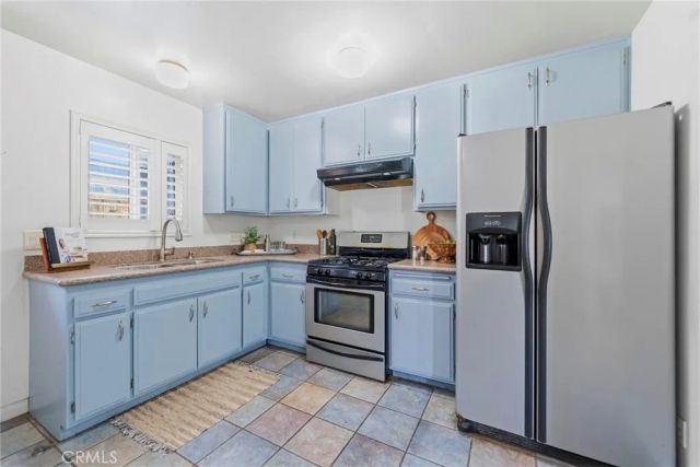 11736 215th Street, Lakewood, CA 90715