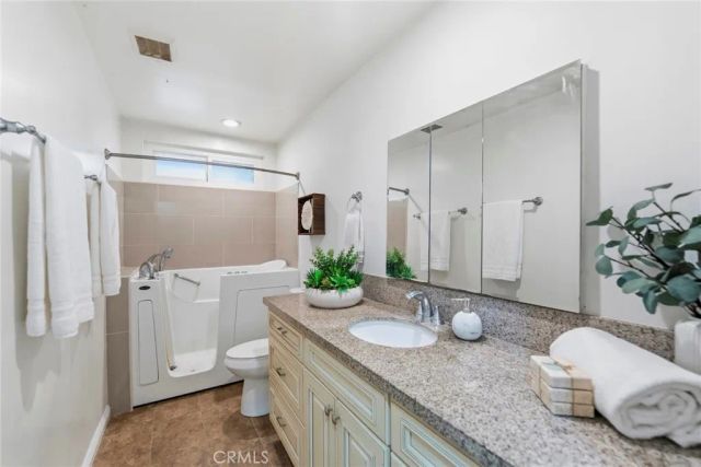 11736 215th Street, Lakewood, CA 90715