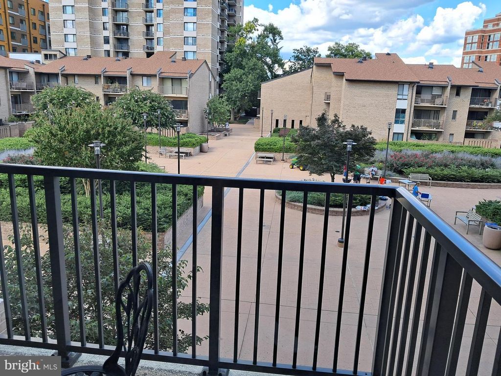 118 MONROE ST #306, Rockville, MD 20850