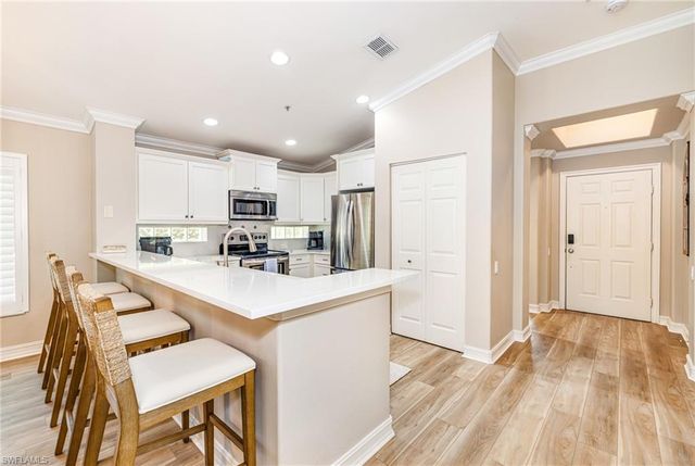 975 Tarpon Cove DR 204, Naples, FL 34110