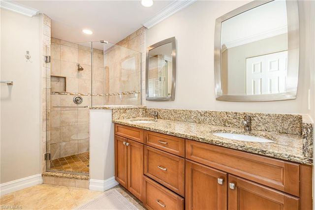 975 Tarpon Cove DR 204, Naples, FL 34110