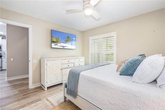 975 Tarpon Cove DR 204, Naples, FL 34110