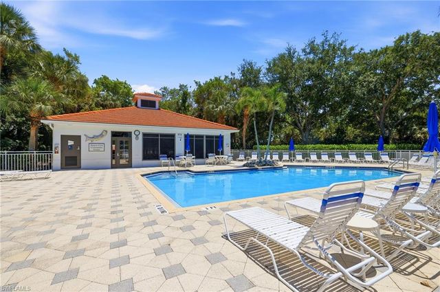 975 Tarpon Cove DR 204, Naples, FL 34110