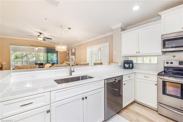 975 Tarpon Cove DR 204, Naples, FL 34110