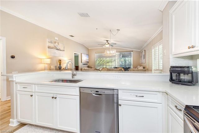 975 Tarpon Cove DR 204, Naples, FL 34110