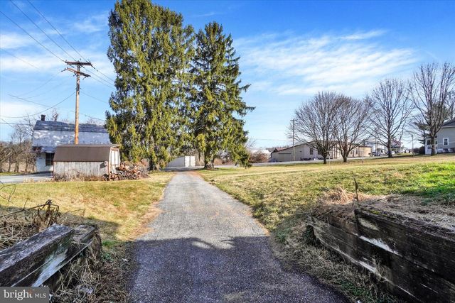 1527 MAIN ST, New Park, PA 17352