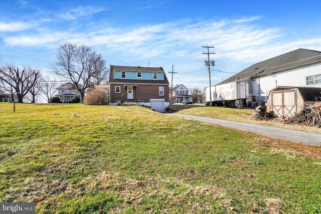 1527 MAIN ST, New Park, PA 17352