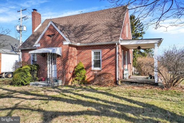 1527 MAIN ST, New Park, PA 17352