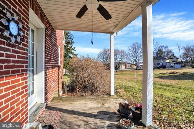 1527 MAIN ST, New Park, PA 17352