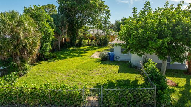 702 S 12th Street, Lantana, FL 33462