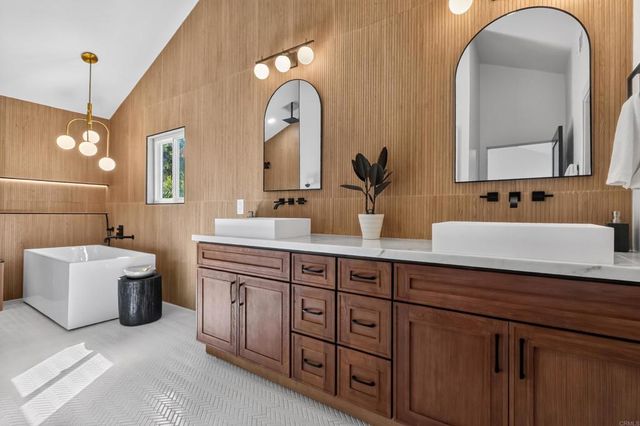 1207 Branding Iron Circle, Vista, CA 92081