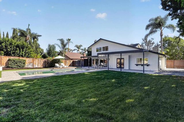 1207 Branding Iron Circle, Vista, CA 92081