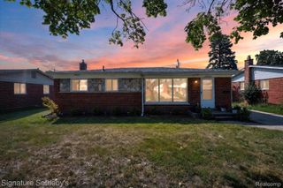 24715 Powers Avenue, Dearborn Heights, MI 48125