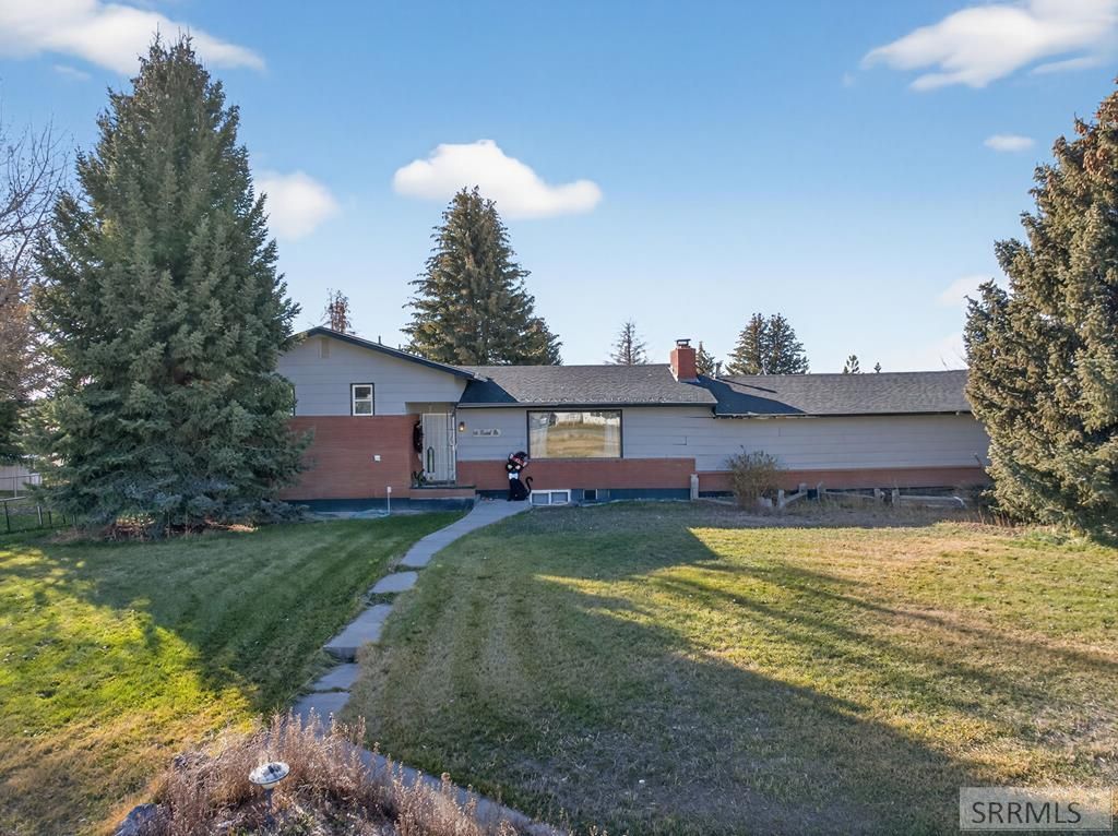 Image 1 of property listing at 415 Sunset Drive, Arco, ID 83213
