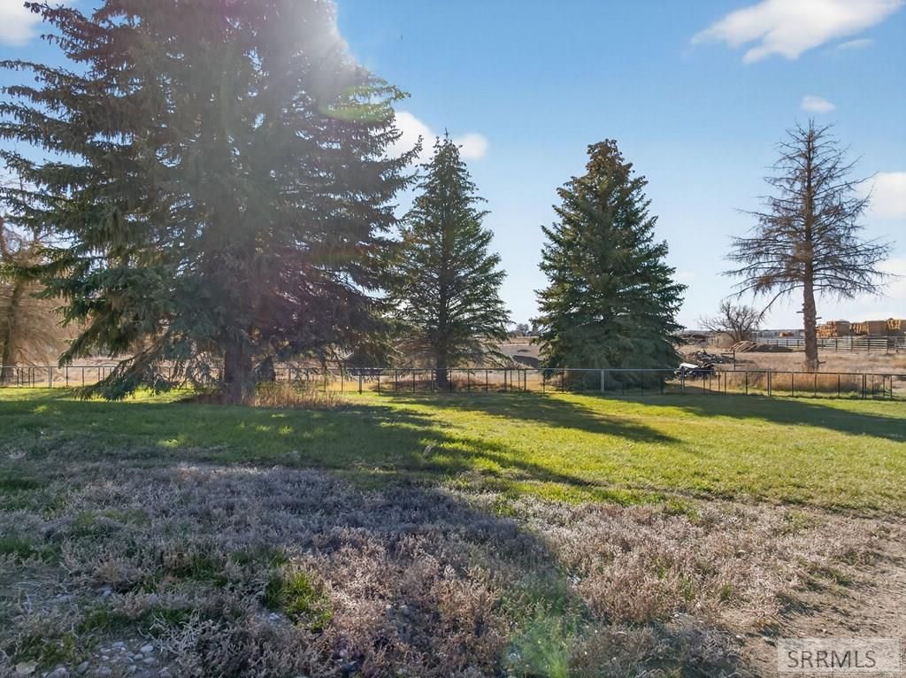 Image 34 of property listing at 415 Sunset Drive, Arco, ID 83213