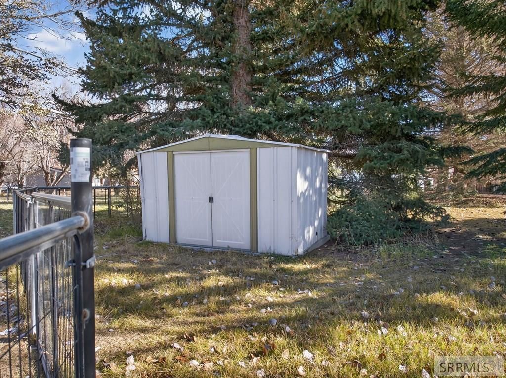 Image 38 of property listing at 415 Sunset Drive, Arco, ID 83213