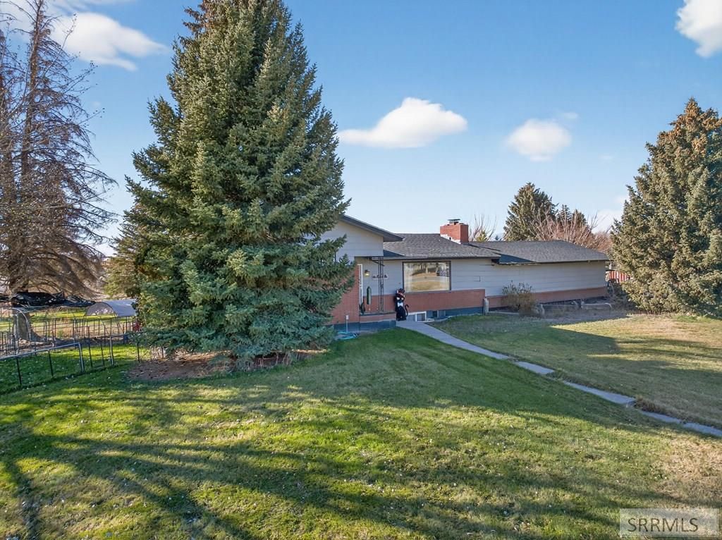 Image 42 of property listing at 415 Sunset Drive, Arco, ID 83213